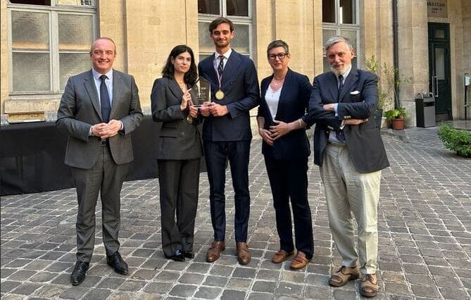 « Des approches contre-intuitives de la morale » : deux auditeurs de justice sacrés lauréats des Olympiades de l’éloquence